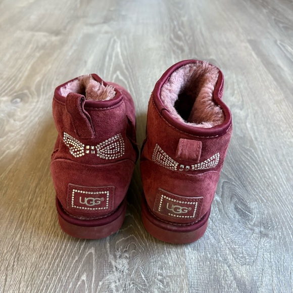 UGG Classic Mini Crystal Bow Boots - Picture 4 of 5